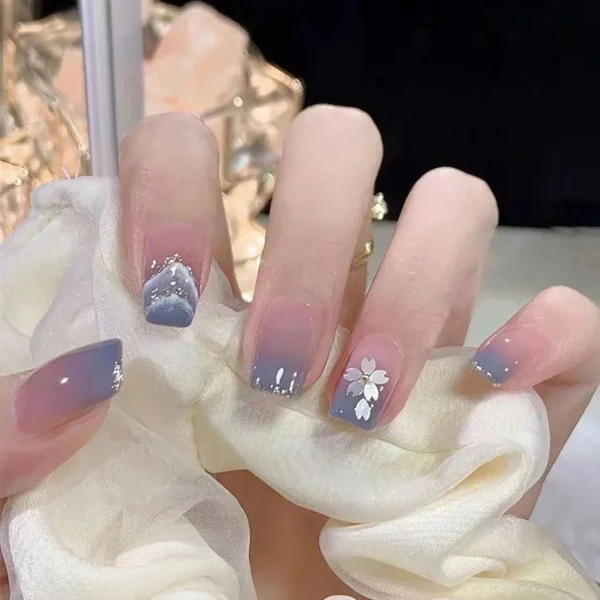 Elegant Silver Glitter Ombre Press-On Nails – Timeless & Chic ✨ - Image 2